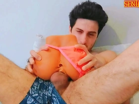 Asian bar girl gets pussy licked by Turkish stud