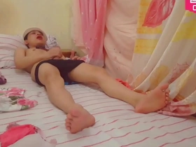 Steamy solo performance by Hansel Thios talent Vixen on linen sheets